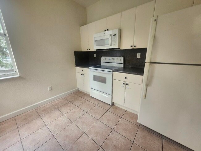 Building Photo - 3408 Shoma Dr
