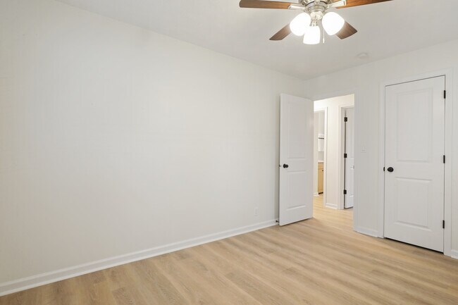 Building Photo - 1003 E Hopkins Dr