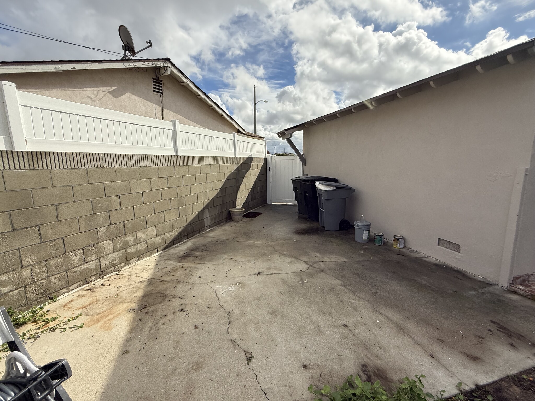 Building Photo - 22601 Iris Ave