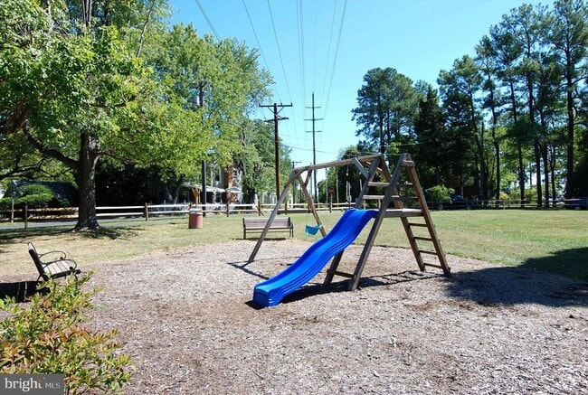 Building Photo - 215 E Chew Ave