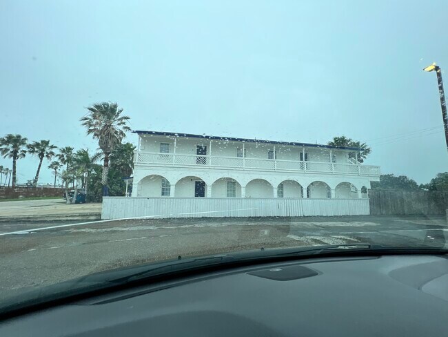 Building Photo - 102 W Corral St