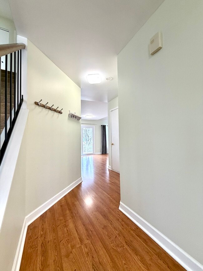 Building Photo - 665 Lakewood Farms Dr