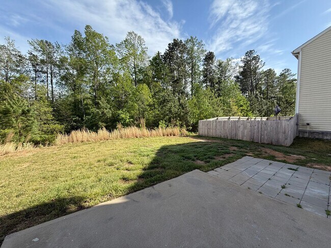 Building Photo - Charming 3BD, 1.5BA Clayton Home Near Shopping and Dining with Modern Updates