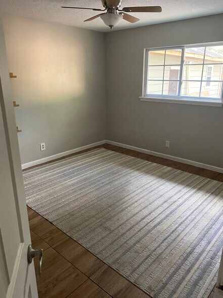 Building Photo - 175 Thunderbird Dr