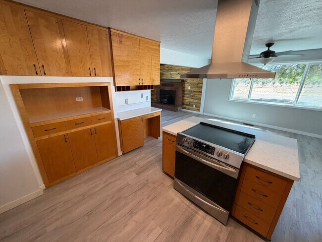 Building Photo - 27840 7 Mile Ln