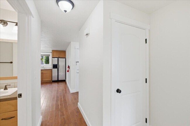 Building Photo - 2864 Newton Pl