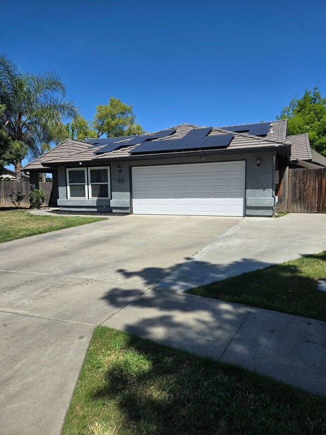 Building Photo - Pet Friendly solar home!
