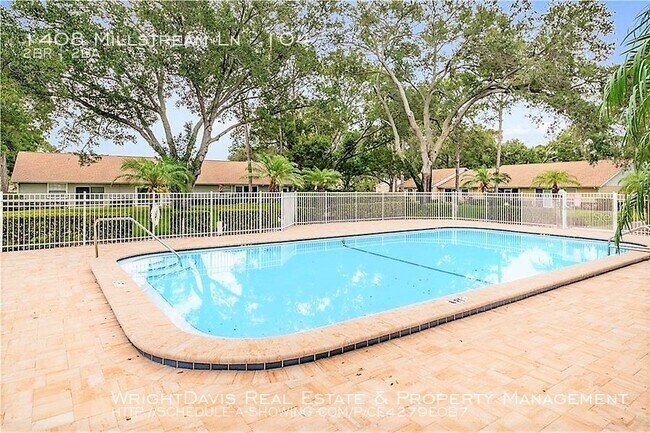 Building Photo - Lake Tiffany of Dunedin Offers 2/2!