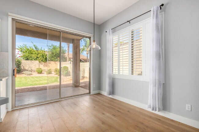 Building Photo - Arabian Views 4 bed 2 bath with pool