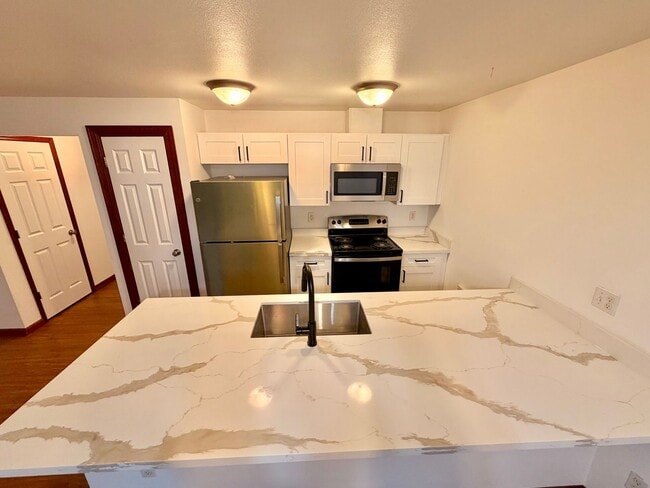 Building Photo - Spacious, remodeled two-level duplex