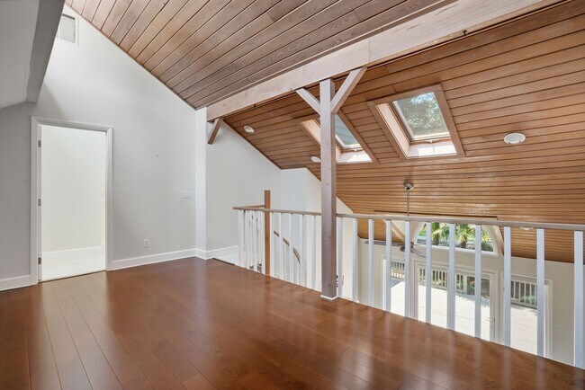 Building Photo - Enjoy Lowcountry living in this beautifully updated 3-Bed, 2-Bath home in Moss Creek!