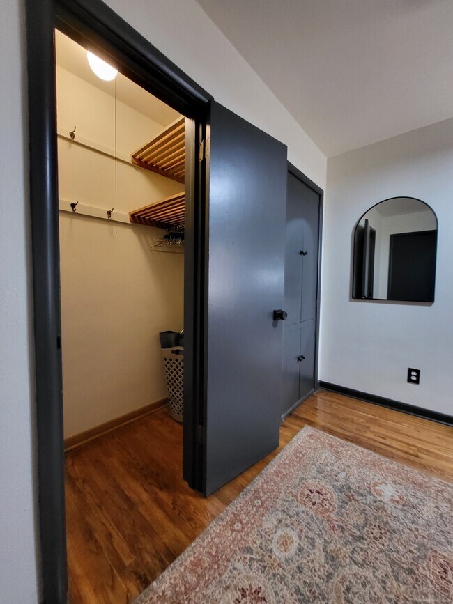 Building Photo - 608 S Walts Ave