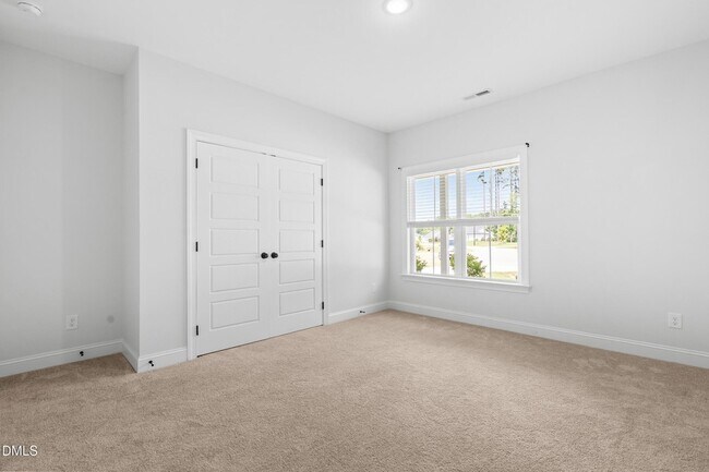 Building Photo - 148 E Battery Cir