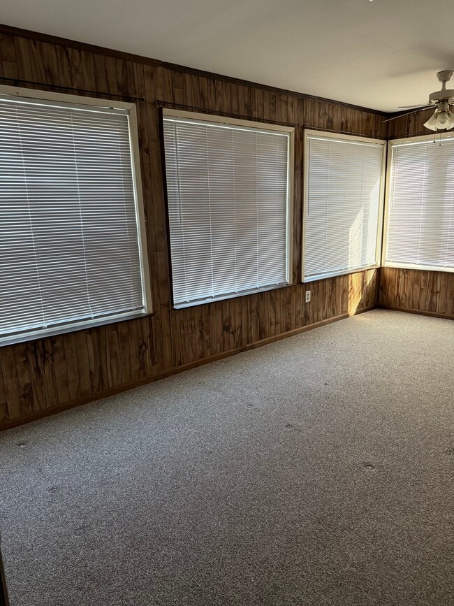 Building Photo - 50 Schoolhouse Ln