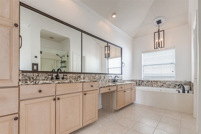 Building Photo - 5208 Blossom St