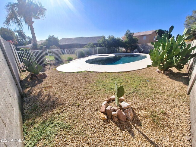 Building Photo - 8136 W Stella Ave