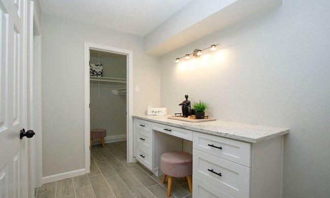 Building Photo - 25607 Pecan Valley Cir