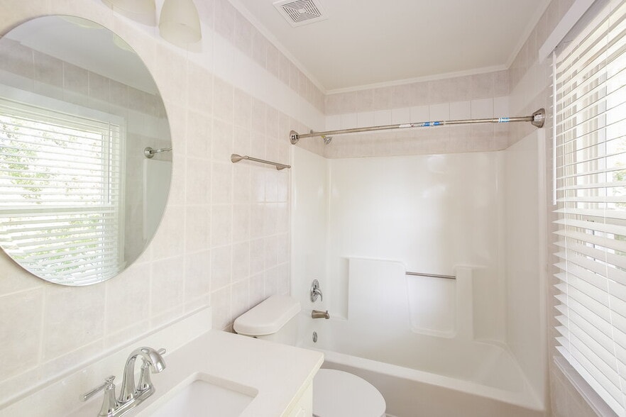 Building Photo - 9147 Moss Cove Ct