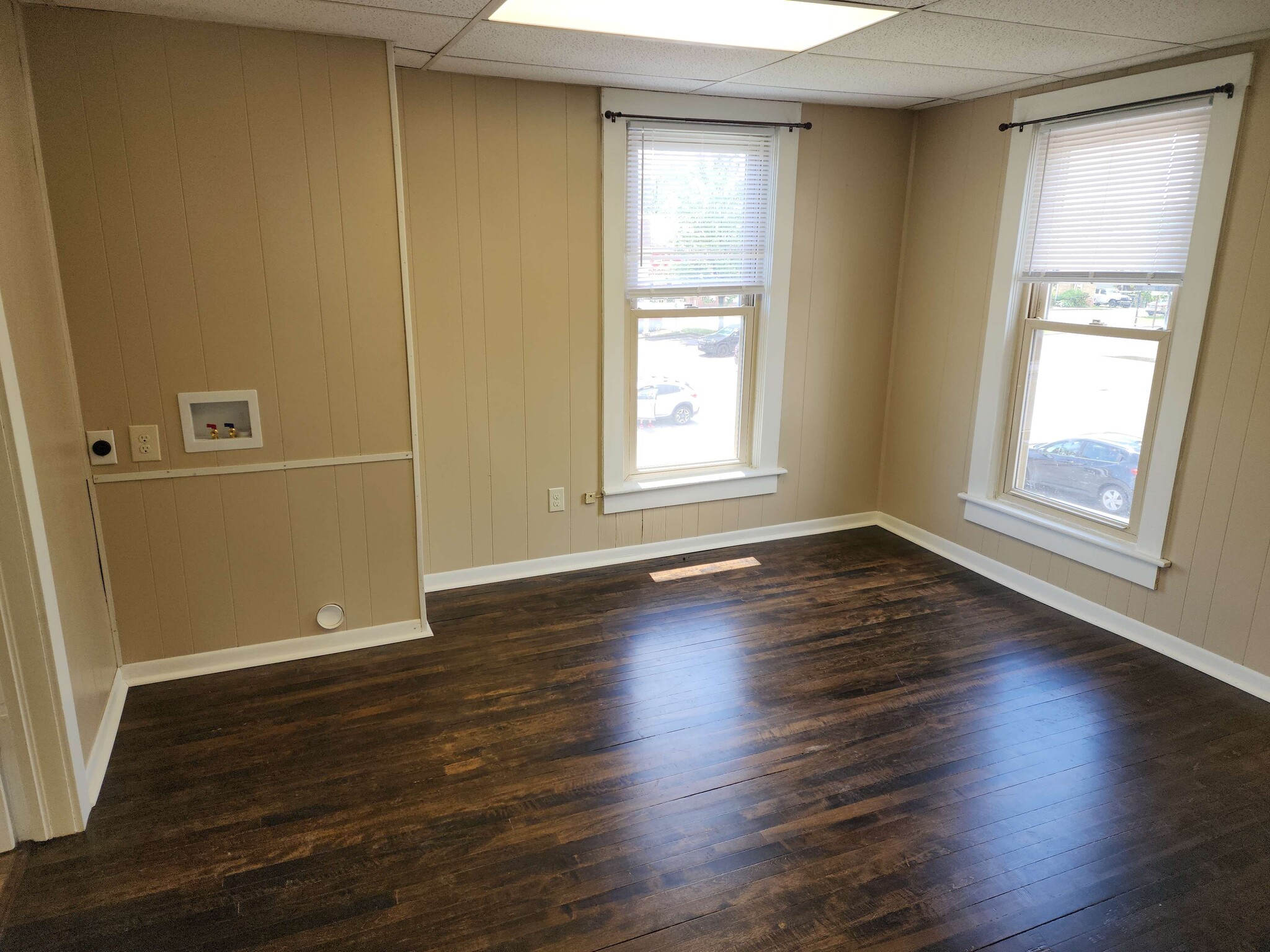 Laundry/Bedroom 1 - 102 Vermillion St