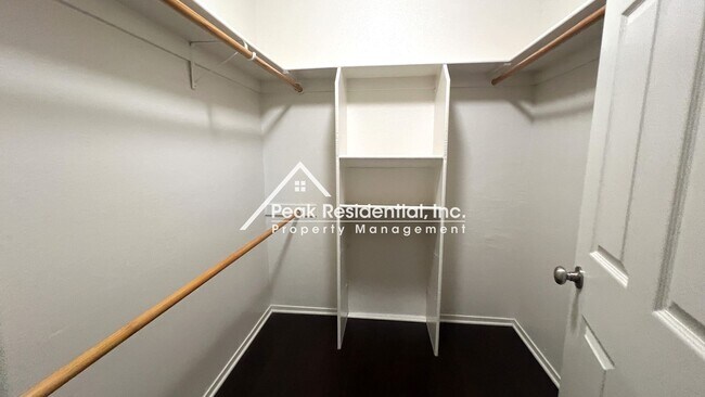 Building Photo - Spacious 2bd/2ba Duplex with 2 Car Garage