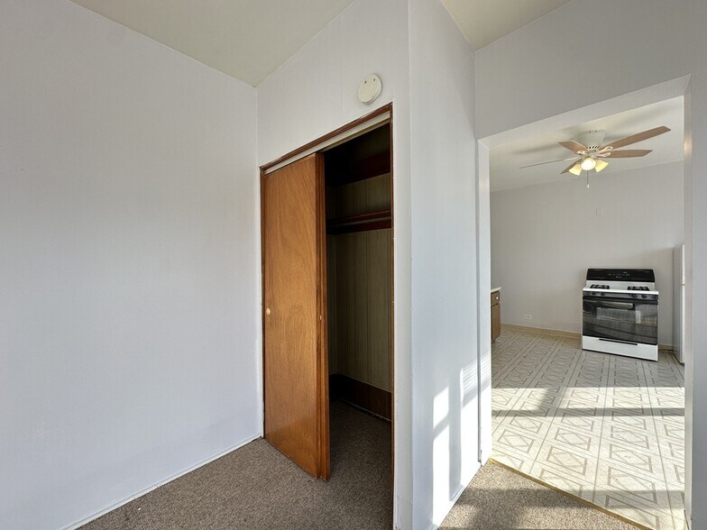 Building Photo - 4393 N Elston Ave