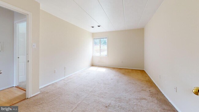 Building Photo - 2622 Fort Farnsworth Rd