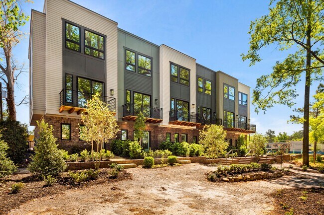 Building Photo - Pelham Square