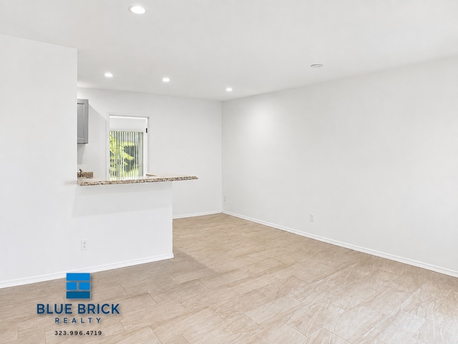 Building Photo - 5942 N Tujunga Ave
