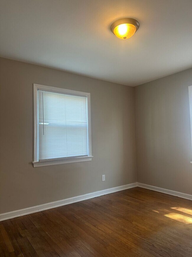 Building Photo - 4 Bedroom 3 Full Bathroom Home for Rent in...