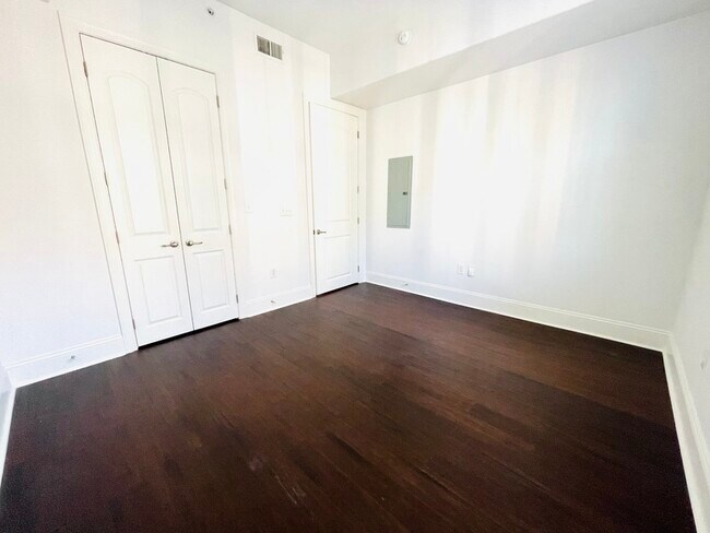 Building Photo - 4625 Piedmont Row Dr
