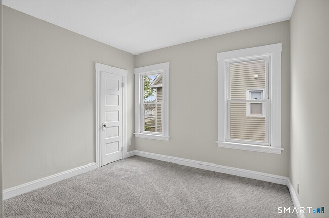 Building Photo - 95 Parrott Ave