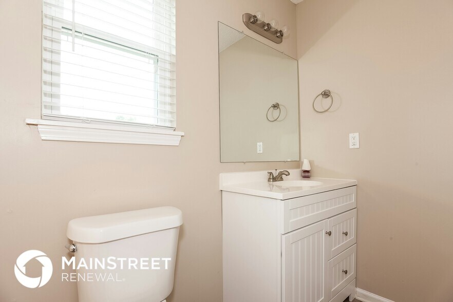 Building Photo - 8625 Flowers Ct