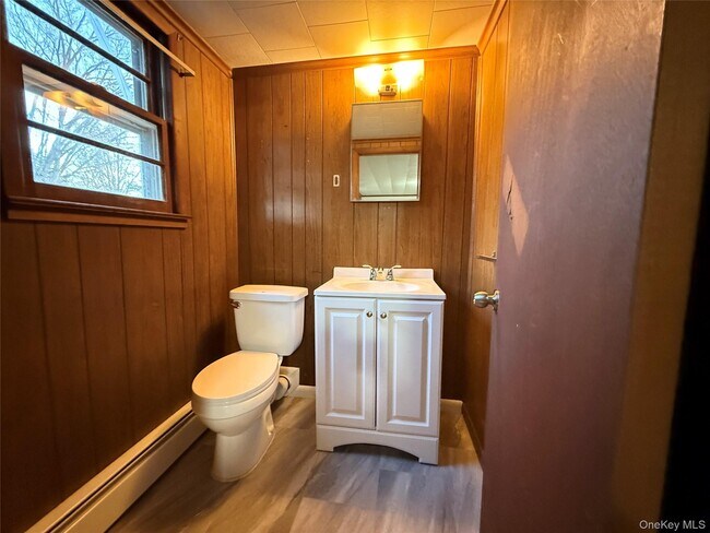 Building Photo - 16 Highview Dr