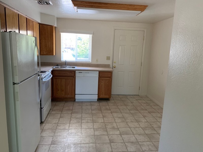 Building Photo - 1533 S 100 E