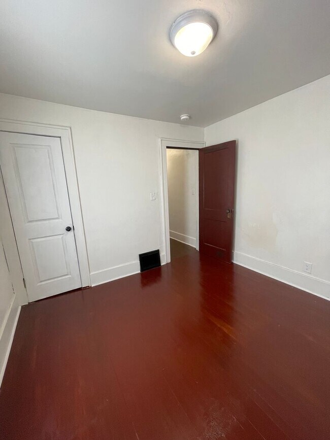 Building Photo - Three Bedroom Single Family Home Near Loeb Stadium