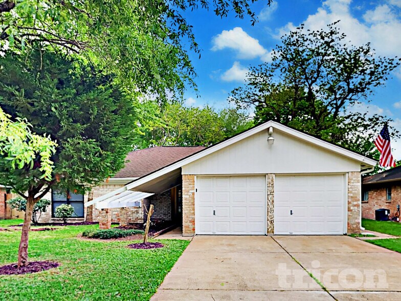 Building Photo - 16259 Hollow Wood Dr