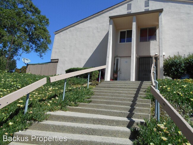 Primary Photo - 2 br, 1.5 bath House - 915-7 Acosta Plaza