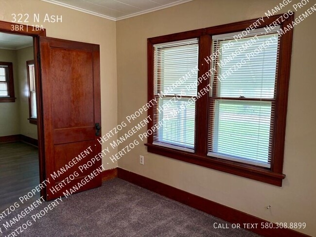 Building Photo - 322 N Ash-