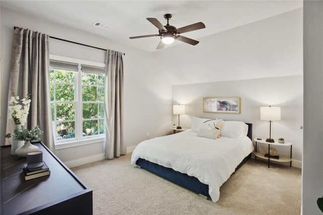 Building Photo - 692 Drewry St NE