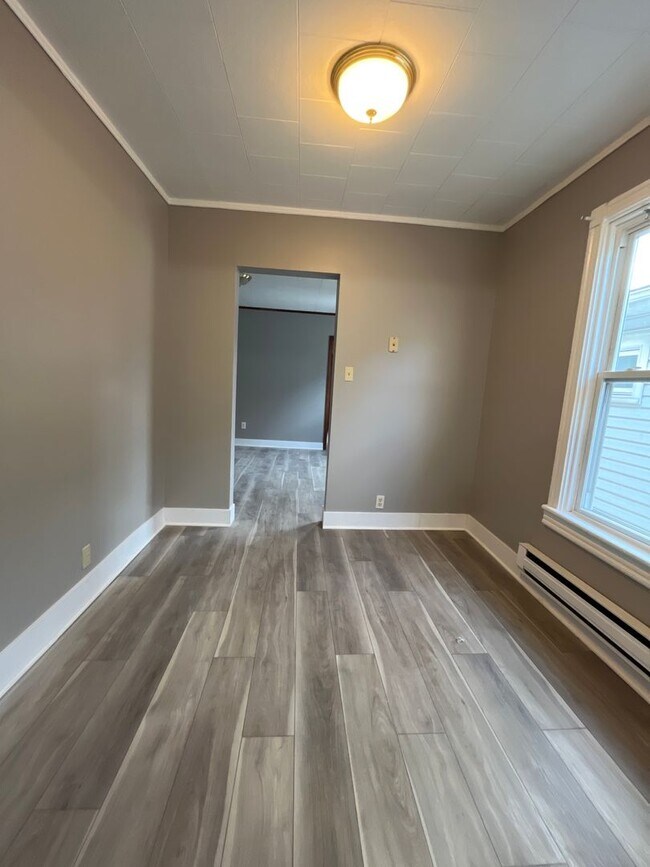 Building Photo - 1222 Main St