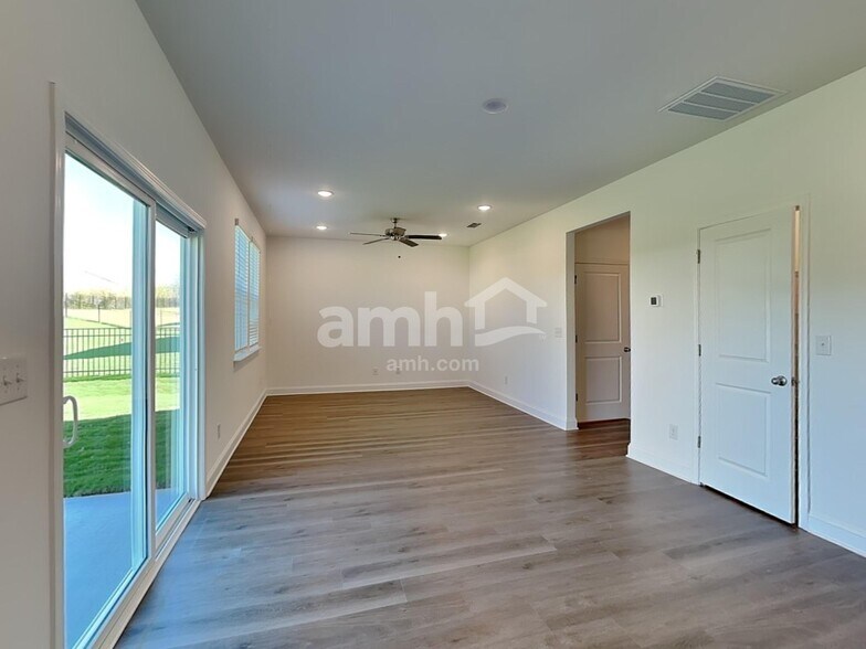 Building Photo - 1144 Livengood Wy