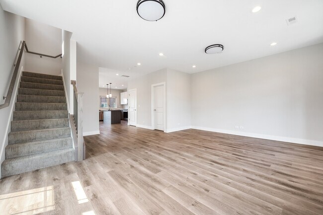 Building Photo - 39 Forest Ave