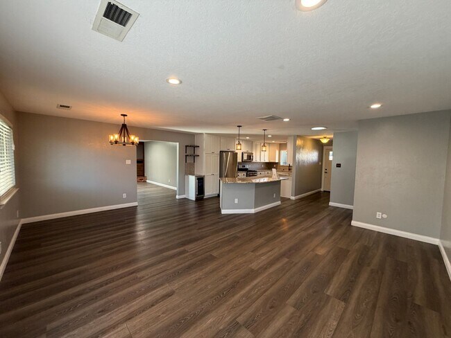 Building Photo - 3 Bedroom Single Story Home Available Near Louisiana Blvd NE & Candelaria Rd NE!