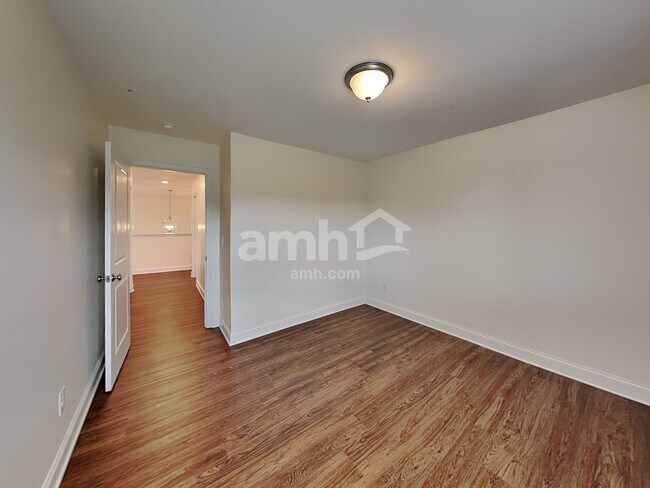 Building Photo - 115 Samara Ln