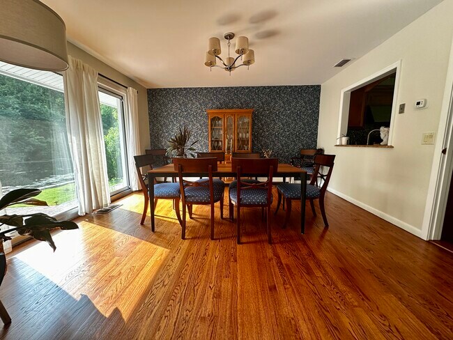 Building Photo - 222 Thornwood Rd