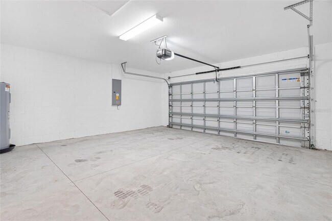Building Photo - 6560 Silverstar Dr