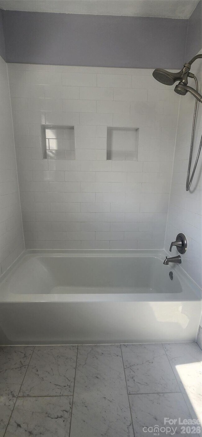 Building Photo - 2015 Glouchester Cir