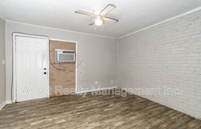 Building Photo - 1046 McArthur Rd