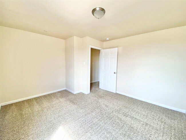 Building Photo - 8001 Rothington Rd