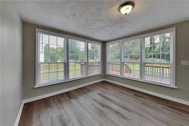 Building Photo - 450 Sumer Ln N